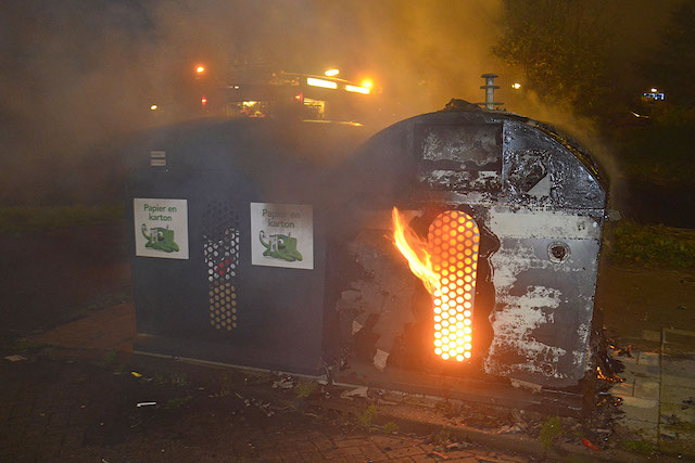 2018/268/20181231-22u32 GB 002 Zuiderakerweg containerbrand.jpg